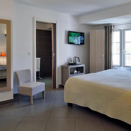 Western Casa Bianca, Piscine Interieure Et Exterieure 3* كالفي