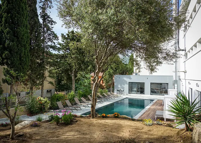 Western Casa Bianca, Piscine Interieure Et Exterieure Кальви