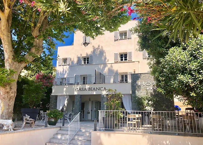Western Casa Bianca, Piscine Interieure Et Exterieure 3* Кальви